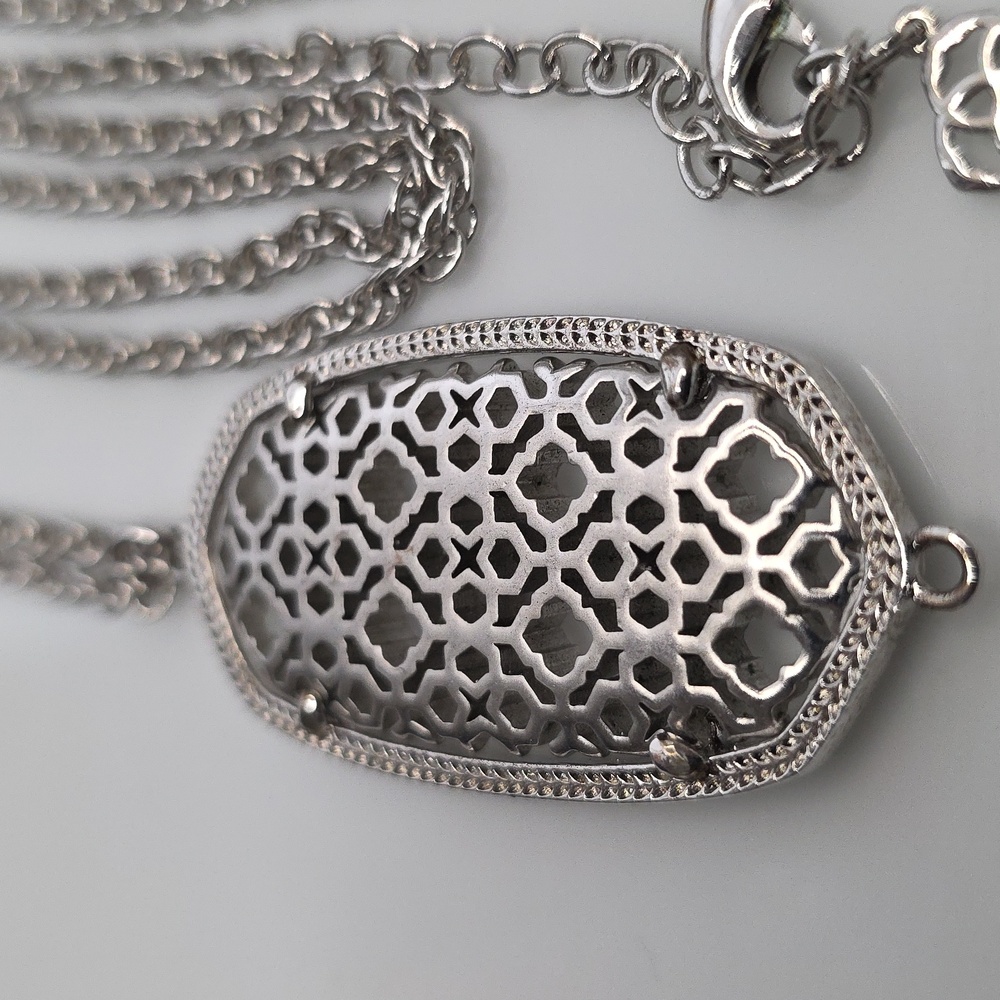 Kendra Scott digned Silver Pendant Necklace